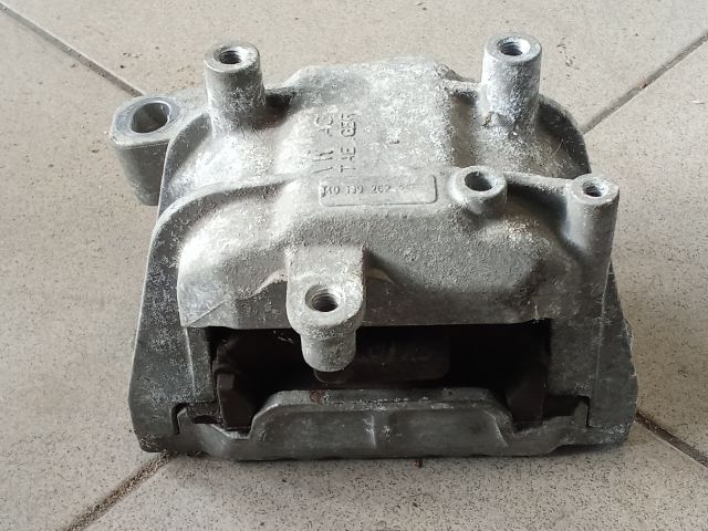 bontott VW GOLF V Motor Tartó Bak (Pozíciófüggetlen)