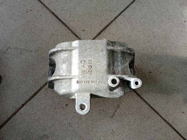 bontott VW GOLF V Motor Tartó Bak (Pozíciófüggetlen)