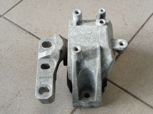 bontott VW GOLF V Motor Tartó Bak (Pozíciófüggetlen)