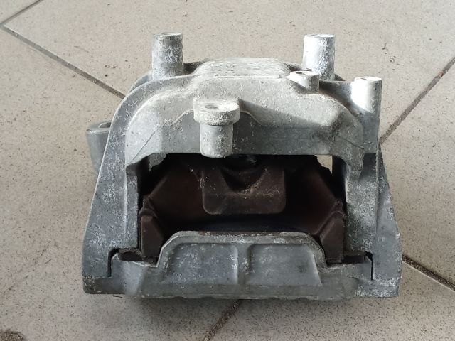 bontott VW GOLF V Motor Tartó Bak (Pozíciófüggetlen)