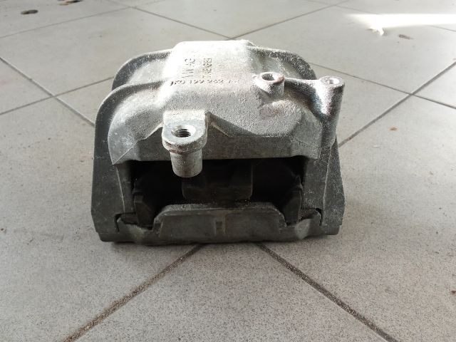 bontott VW GOLF V Motor Tartó Bak (Pozíciófüggetlen)