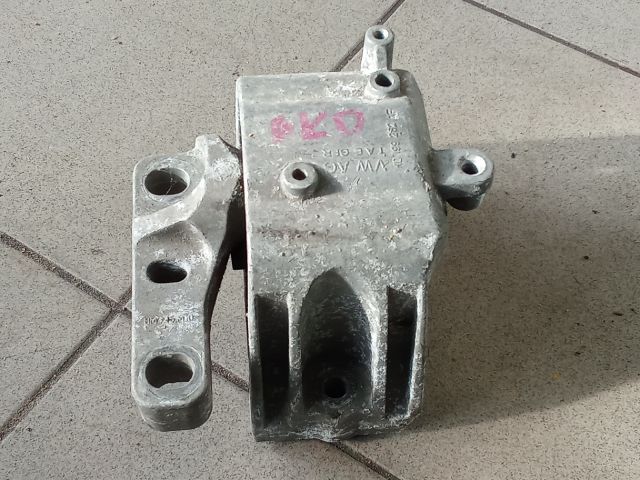 bontott VW GOLF V Motor Tartó Bak (Pozíciófüggetlen)