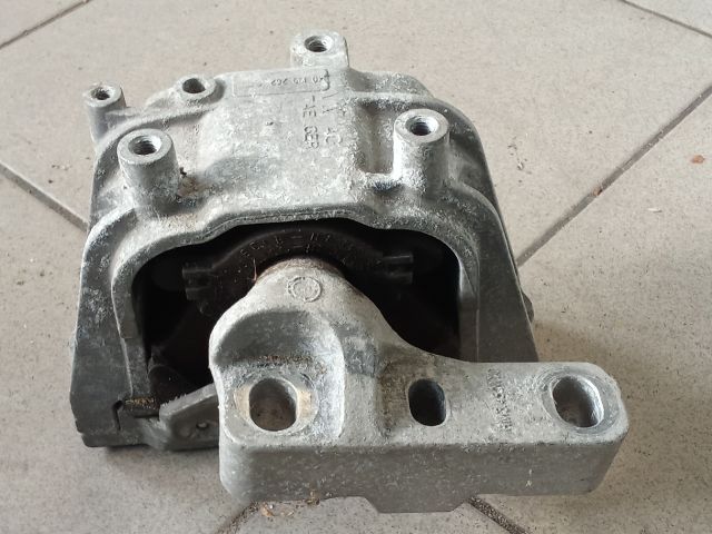 bontott VW GOLF V Motor Tartó Bak (Pozíciófüggetlen)