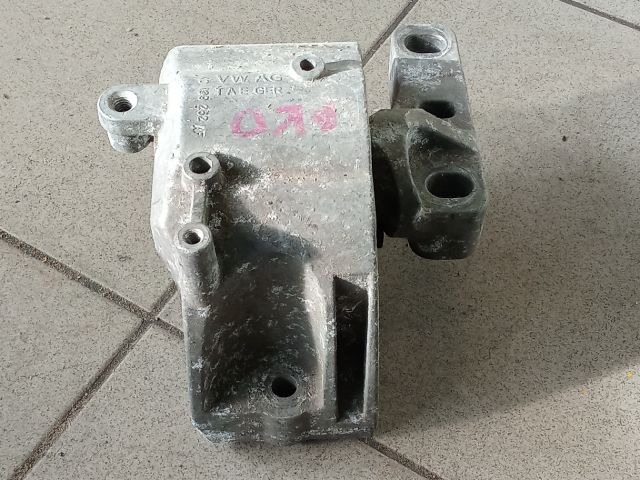 bontott VW GOLF V Motor Tartó Bak (Pozíciófüggetlen)