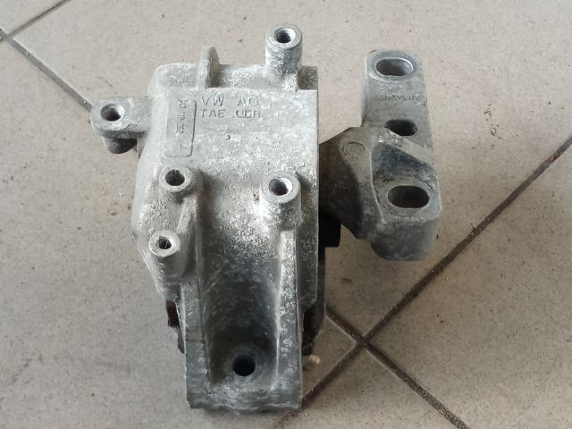 bontott VW GOLF V Motor Tartó Bak (Pozíciófüggetlen)