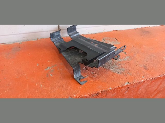 bontott VW GOLF V Motorvezérlő Tartó