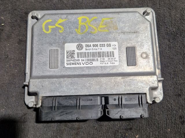 bontott VW GOLF V Motorvezérlő