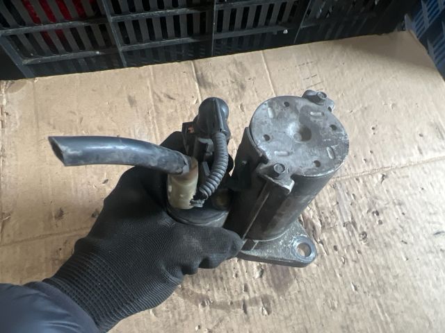 bontott VW GOLF V Önindító