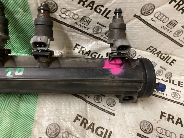 bontott VW GOLF V Porlasztó Sor / Híd