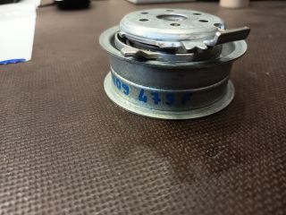 bontott VW GOLF V Szíjfeszítő Görgő