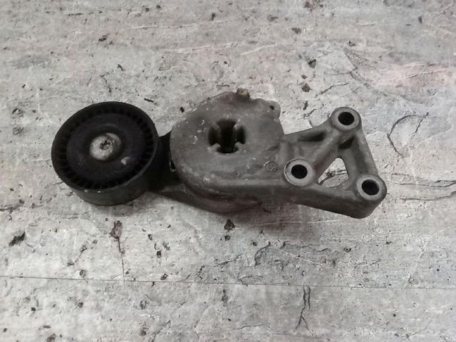 bontott VW GOLF V Szíjfeszítő Görgő