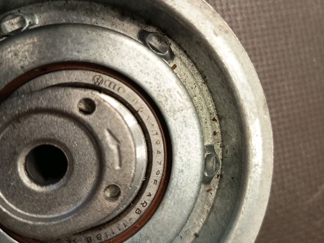 bontott VW GOLF V Szíjfeszítő Görgő