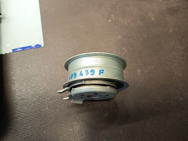 bontott VW GOLF V Szíjfeszítő Görgő