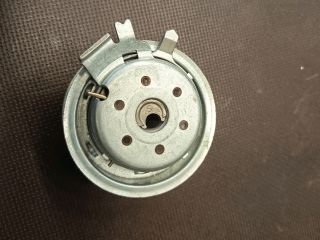 bontott VW GOLF V Szíjfeszítő Görgő