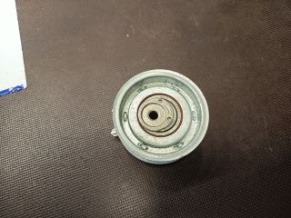 bontott VW GOLF V Szíjfeszítő Görgő