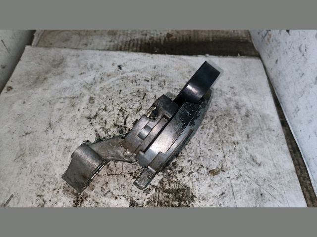 bontott VW GOLF V Szíjfeszítő Görgő