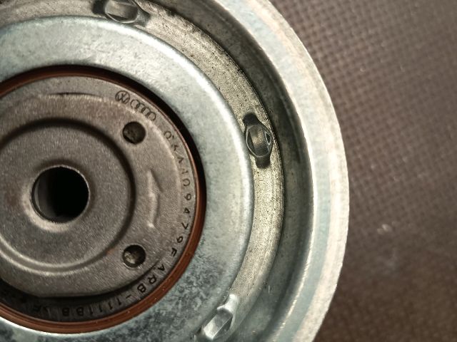 bontott VW GOLF V Szíjfeszítő Görgő