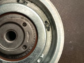 bontott VW GOLF V Szíjfeszítő Görgő