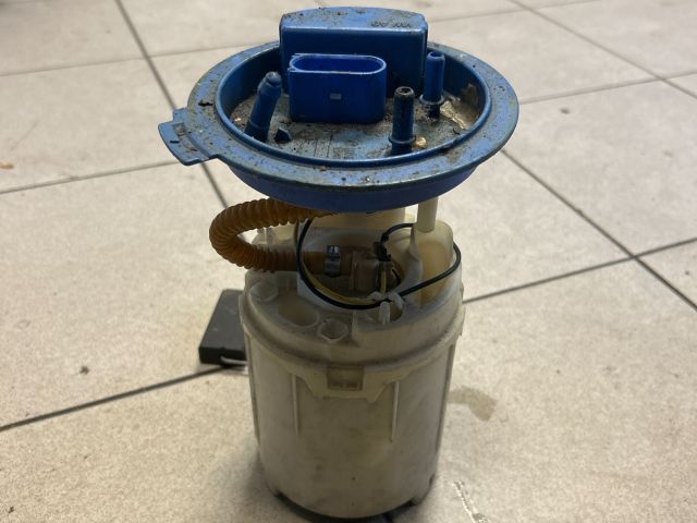 bontott VW GOLF V Üzemanyag Szivattyú