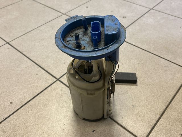 bontott VW GOLF V Üzemanyag Szivattyú