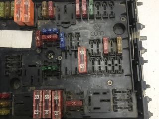 bontott VW GOLF V Biztosítéktábla Motortér