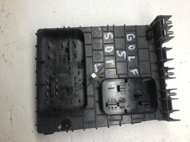 bontott VW GOLF V Biztosítéktábla Motortér