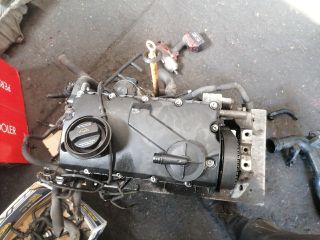 bontott VW GOLF V Motor (Fűzött blokk hengerfejjel)