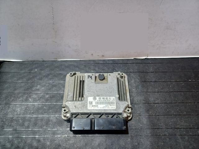 bontott VW GOLF V Motorvezérlő