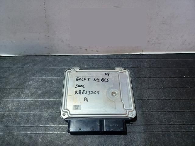 bontott VW GOLF V Motorvezérlő