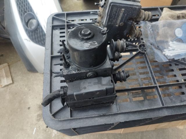 bontott VW GOLF V ABS Kocka