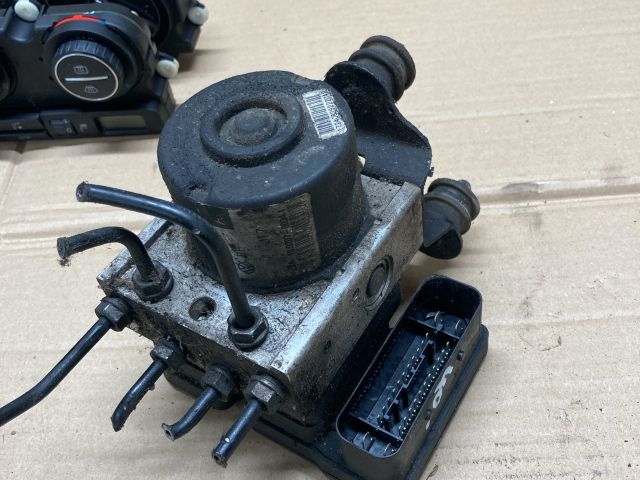 bontott VW GOLF V ABS Kocka