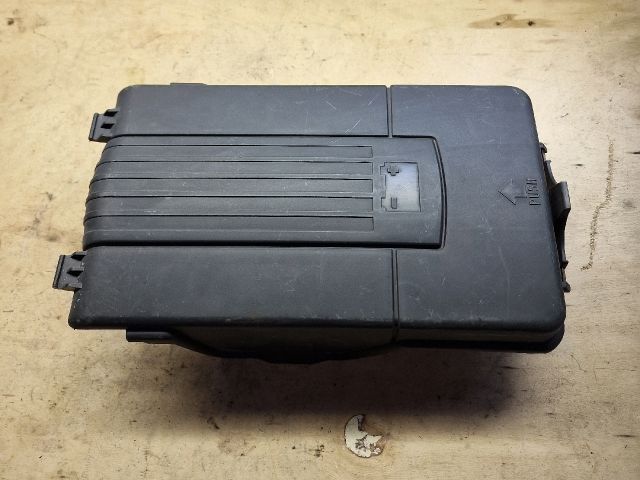 bontott VW GOLF V Akkumulátor Fedél