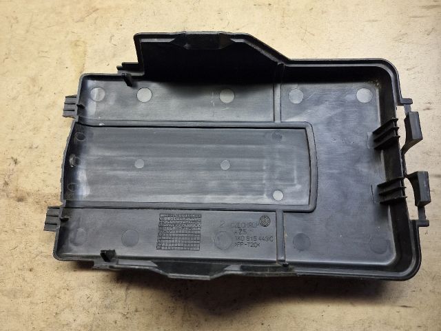 bontott VW GOLF V Akkumulátor Fedél