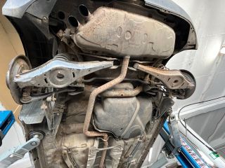 bontott VW GOLF V Bal első Csonkállvány Kerékaggyal