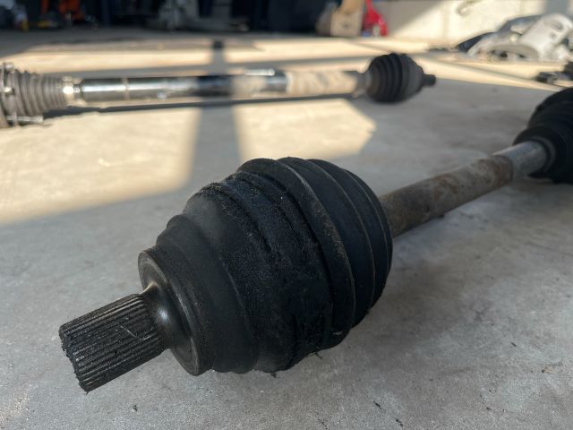 bontott VW GOLF V Bal Féltengely