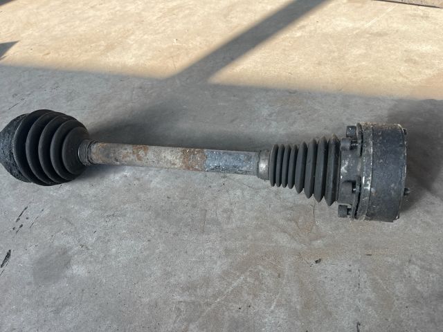 bontott VW GOLF V Bal Féltengely