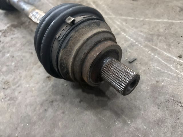 bontott VW GOLF V Bal Féltengely