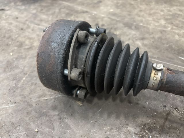 bontott VW GOLF V Bal Féltengely