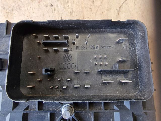 bontott VW GOLF V Biztosítéktábla Motortér