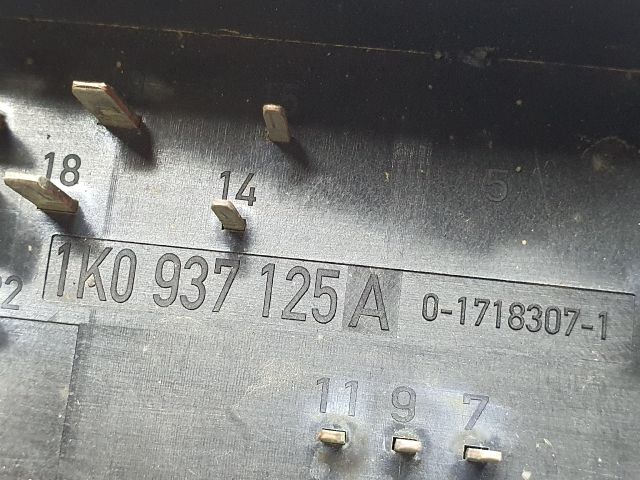 bontott VW GOLF V Biztosítéktábla Motortér