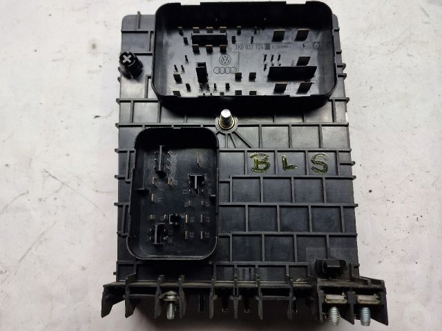 bontott VW GOLF V Biztosítéktábla Motortér