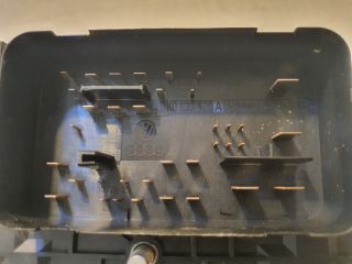 bontott VW GOLF V Biztosítéktábla Motortér