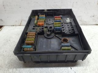 bontott VW GOLF V Biztosítéktábla Motortér