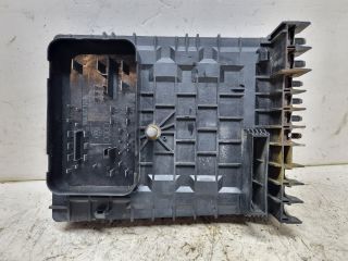 bontott VW GOLF V Biztosítéktábla Motortér