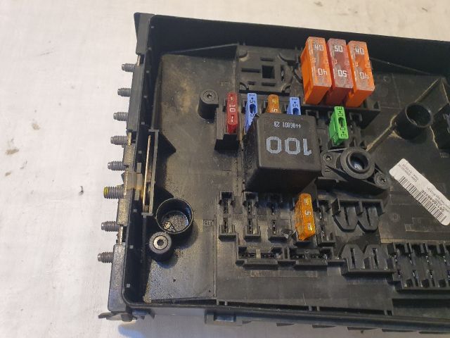 bontott VW GOLF V Biztosítéktábla Motortér