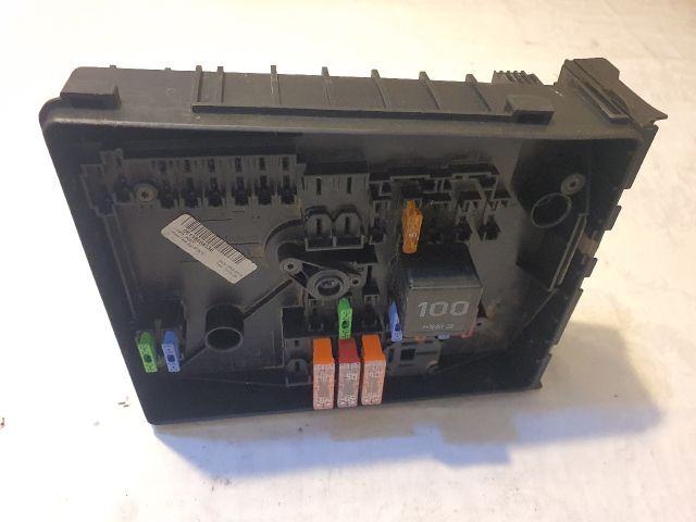 bontott VW GOLF V Biztosítéktábla Motortér