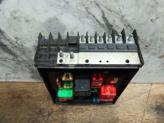 bontott VW GOLF V Biztosítéktábla Motortér