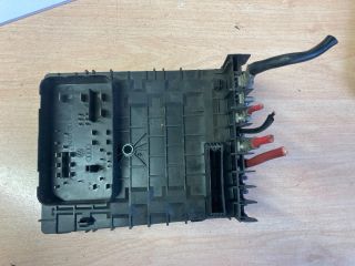 bontott VW GOLF V Biztosítéktábla Motortér