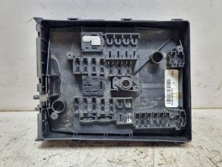 bontott VW GOLF V Biztosítéktábla Motortér