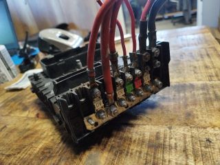 bontott VW GOLF V Biztosítéktábla Motortér